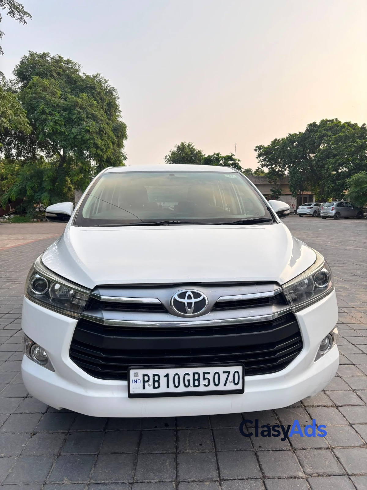 Toyota Innova Crysta 2.4 VX MT Nov 2016